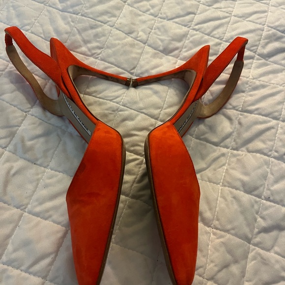 Manolo Blahnik Orange Suede Heels Elegant Design - Picture 4 of 9